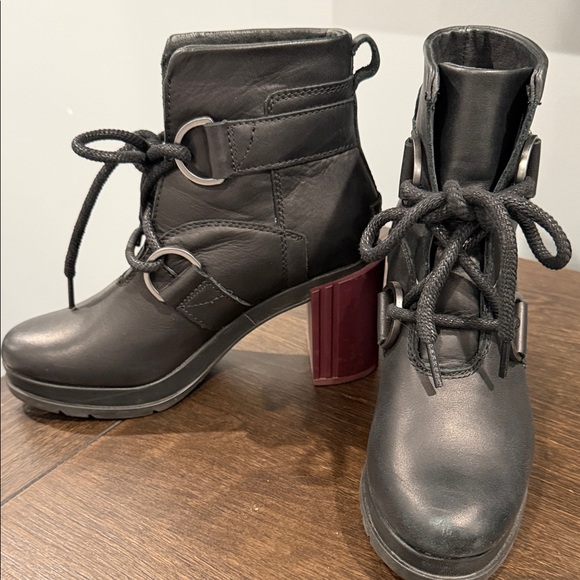 Black and Red Women's Ankle Boots SOREL - Picture 8 of 10